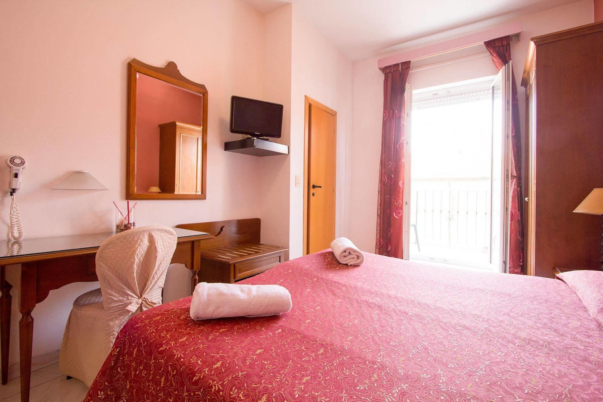 Regina Hotel 3*