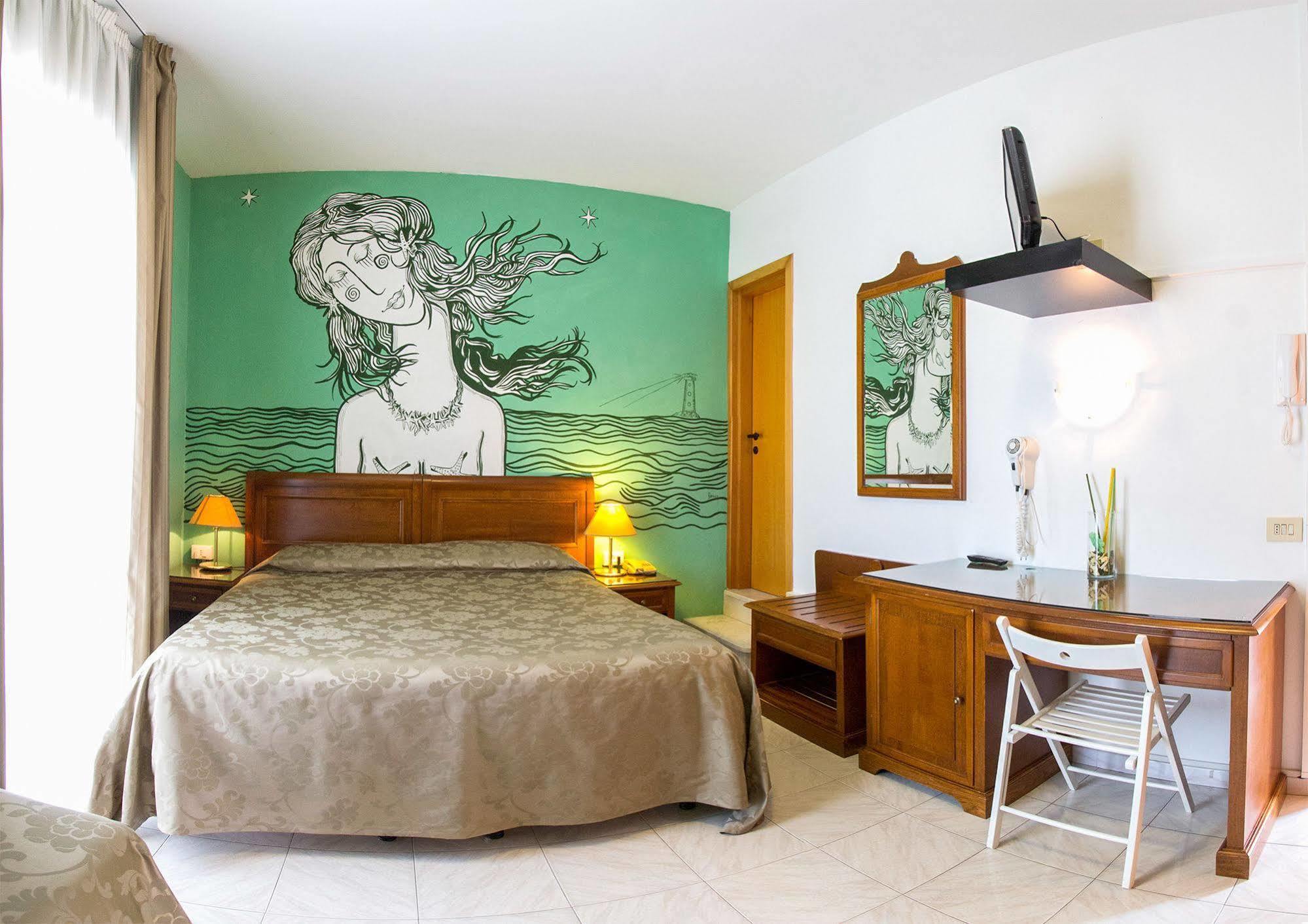Regina Hotel 3*